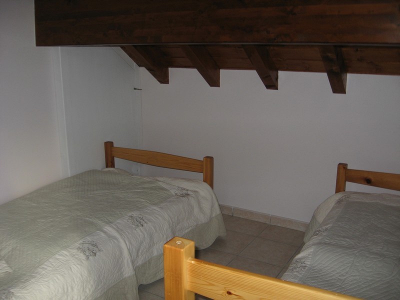 2-lits-petite-chambre-1.jpg