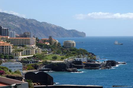 DOVXGpromenade-vers-Funchal.jpg