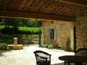 NsfhHext-A-auvent-vers-font-et-terrasse.JPG