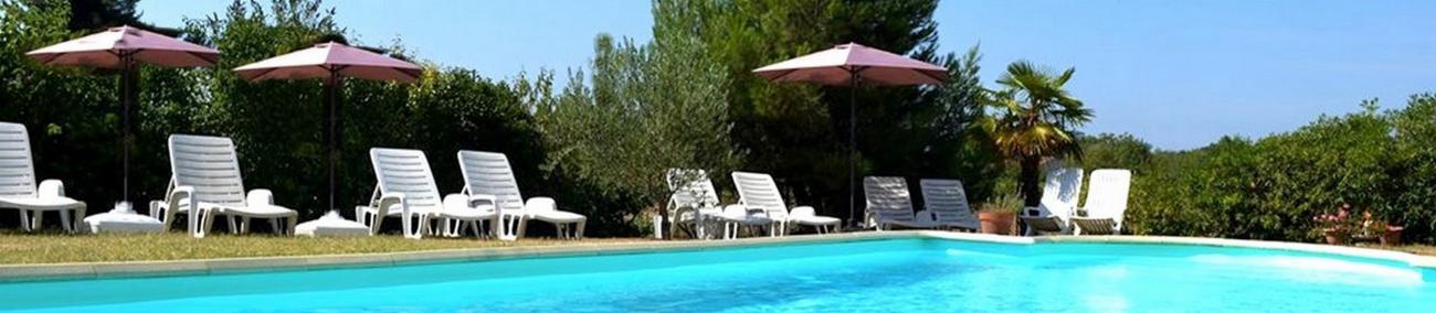 hcj_gite-carcassonne-piscine-avec-parasols.jpg