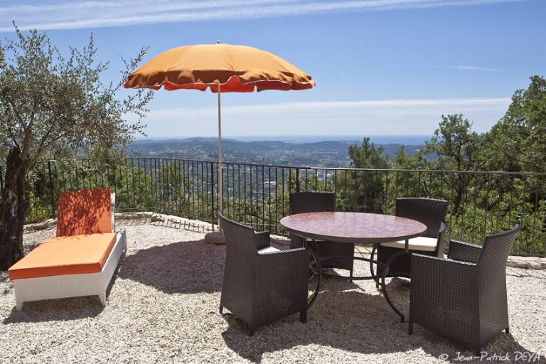 terrasse-bougainvilliers-vue.jpg