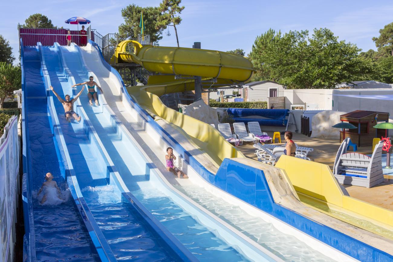 vjo_Plaisirsnature-Lapignade-espace-aquatique-toboggan.jpg